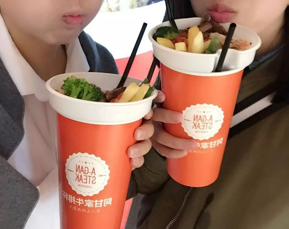 為什么你不看好的“牛排杯”項目，這家11平小店卻可以日營過萬？