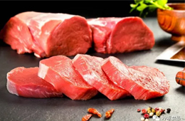 今天下午萬噸儲備肉再入市，豬肉價格已連降12周