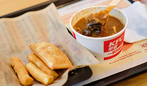 肯德基上新“河南早餐三件套”，胡辣湯油饃頭菜角均是“千味央廚造”