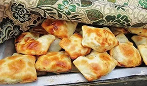 餐飲引領、生產(chǎn)接力，新疆風味烤包子風靡全國