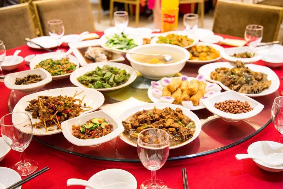 6000一桌的喜宴成本不到1200？ 熱議背后的預(yù)制菜真相：to B仍是黃金賽道